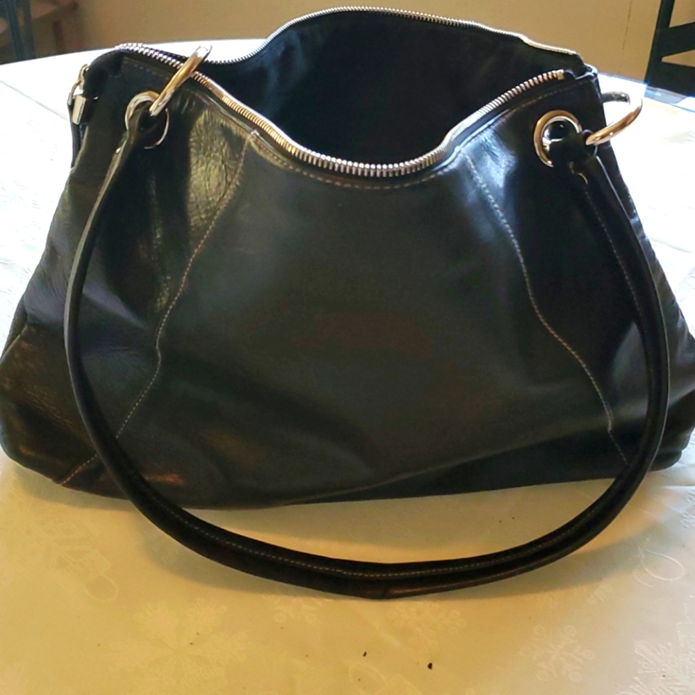 Perlina  Black Leather Shoulder Bag